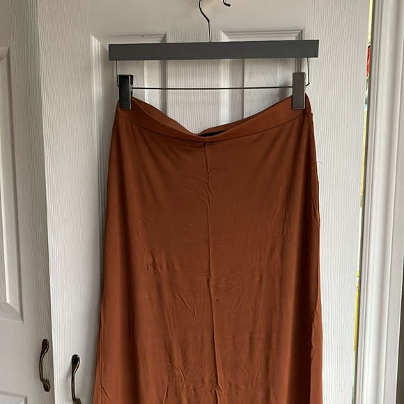 Long skirt - Picture 3 of 3